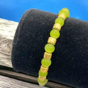 Natural Green Agate Beads with Gold-Tone Beads Elastic Gemstone Bracelet!